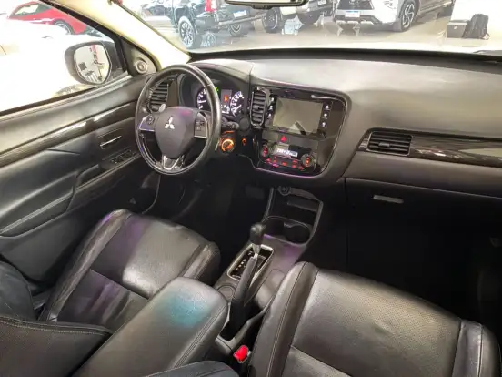 MITSUBISHI-OUTLANDER-2015