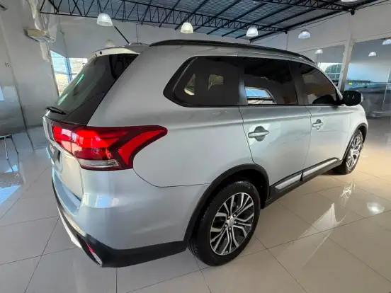 MITSUBISHI-OUTLANDER-2.0 16V GASOLINA 4P AUTOMÁTICO MITSUBISHI-OUTLANDER-2015