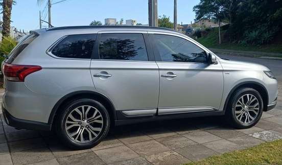 MITSUBISHI-OUTLANDER-3.0 GT 4X4 V6 24V GASOLINA 4P AUTOMÁTICO MITSUBISHI-OUTLANDER-2016