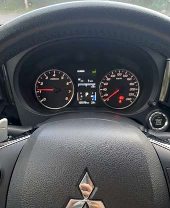 MITSUBISHI-OUTLANDER-2016