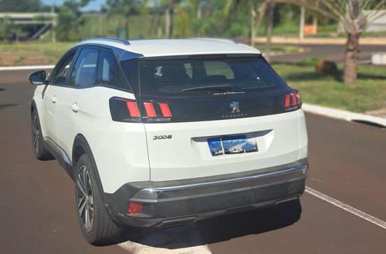 PEUGEOT-3008-2018