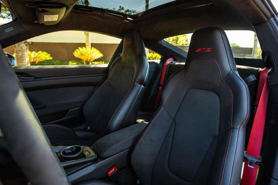 PORSCHE-911-2025