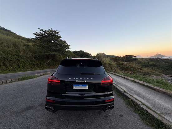 PORSCHE-CAYENNE-2017