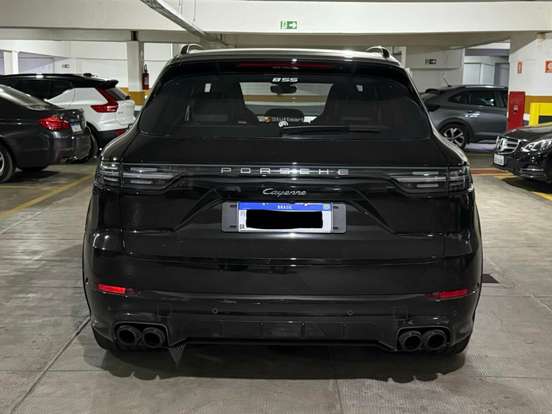 PORSCHE-CAYENNE-2022