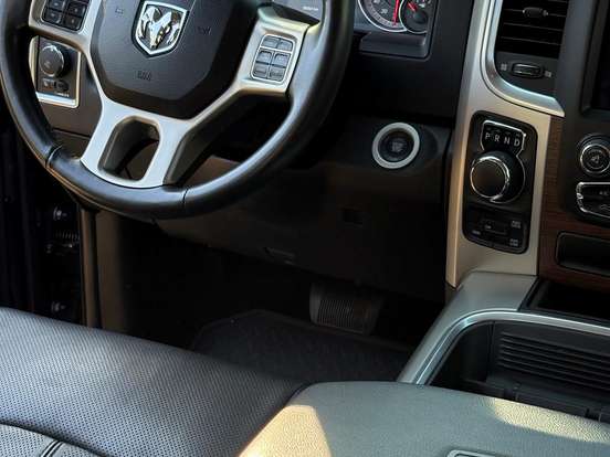 RAM-CLASSIC-5.7 V8 GASOLINA LARAMIE NIGHT EDITION CD 4X4 AUTOMÁTICO RAM-CLASSIC-2022