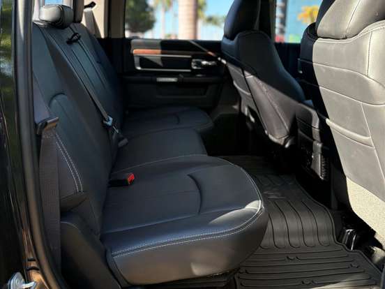 RAM-CLASSIC-5.7 V8 GASOLINA LARAMIE NIGHT EDITION CD 4X4 AUTOMÁTICO RAM-CLASSIC-2022