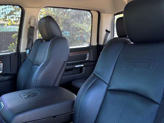 RAM-CLASSIC-5.7 V8 GASOLINA LARAMIE NIGHT EDITION CD 4X4 AUTOMÁTICO RAM-CLASSIC-2022