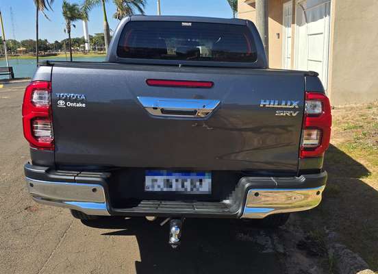 TOYOTA-HILUX-2025