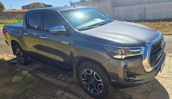 TOYOTA-HILUX-2025