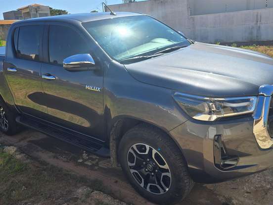 TOYOTA-HILUX-2.8 D-4D TURBO DIESEL CD SRV 4X4 AUTOMÁTICO TOYOTA-HILUX-2025