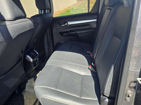 TOYOTA-HILUX-2.8 D-4D TURBO DIESEL CD SRV 4X4 AUTOMÁTICO TOYOTA-HILUX-2025