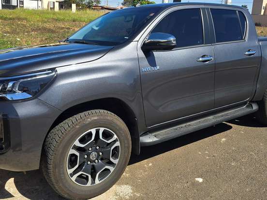 TOYOTA-HILUX-2.8 D-4D TURBO DIESEL CD SRV 4X4 AUTOMÁTICO TOYOTA-HILUX-2025