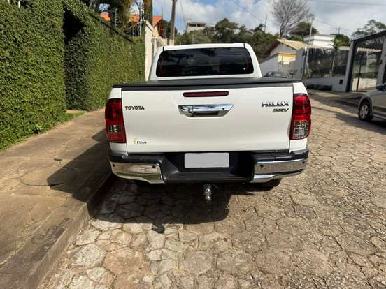 TOYOTA-HILUX-2021