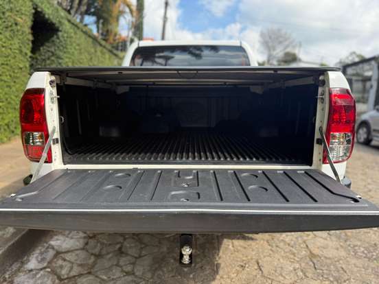 TOYOTA-HILUX-2021