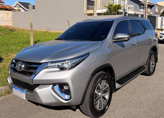 TOYOTA HILUX SW4 2.8 SRX 4X4 16V TURBO INTERCOOLER DIESEL 4P AUTOMÁTICO