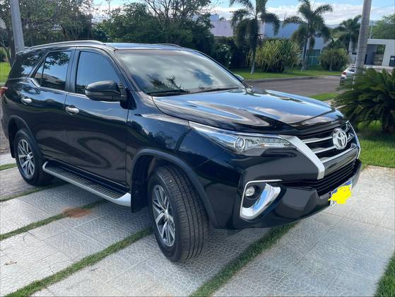 TOYOTA HILUX SW4 2.8 SRX 4X4 7 LUGARES 16V TURBO INTERCOOLER DIESEL 4P AUTOMÁTICO
