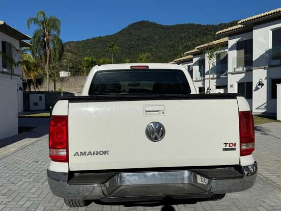 VOLKSWAGEN-AMAROK-2012