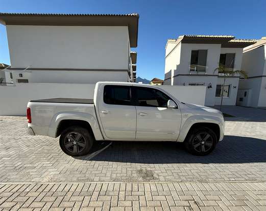 VOLKSWAGEN-AMAROK-2012
