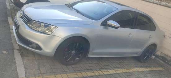 VOLKSWAGEN-JETTA-2011