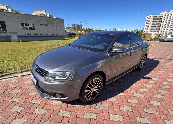 VOLKSWAGEN JETTA 2.0 TSI HIGHLINE 211CV GASOLINA 4P TIPTRONIC