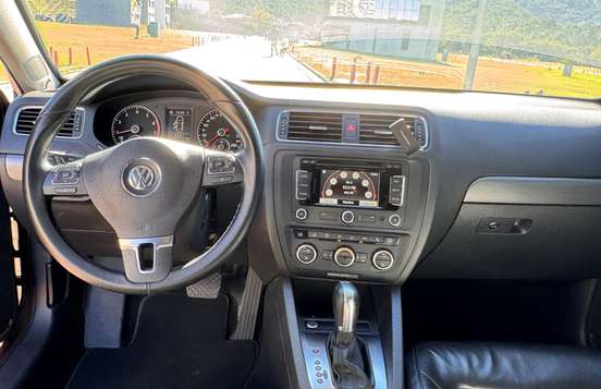 VOLKSWAGEN-JETTA-2013