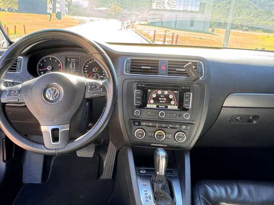 VOLKSWAGEN-JETTA-2.0 TSI HIGHLINE 211CV GASOLINA 4P TIPTRONIC VOLKSWAGEN-JETTA-2013