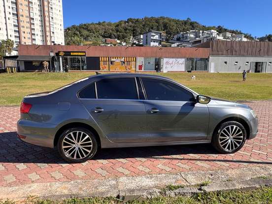 VOLKSWAGEN-JETTA-2.0 TSI HIGHLINE 211CV GASOLINA 4P TIPTRONIC VOLKSWAGEN-JETTA-2013