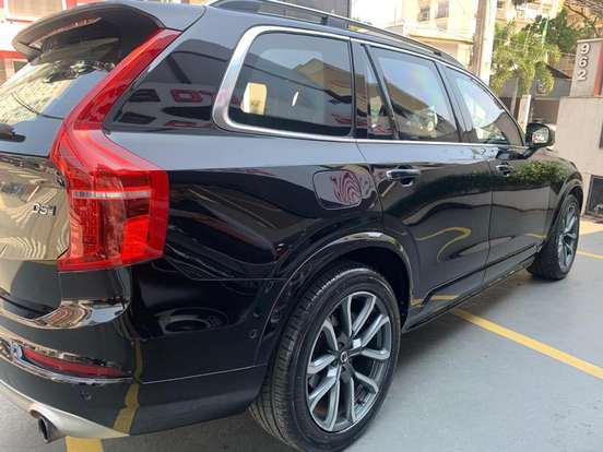VOLVO-XC90-2018