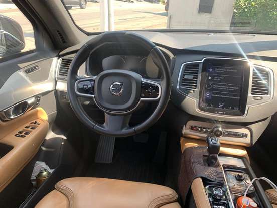VOLVO-XC90-2018