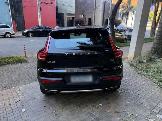 VOLVO-XC40-2020