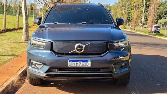 VOLVO-XC40-2021