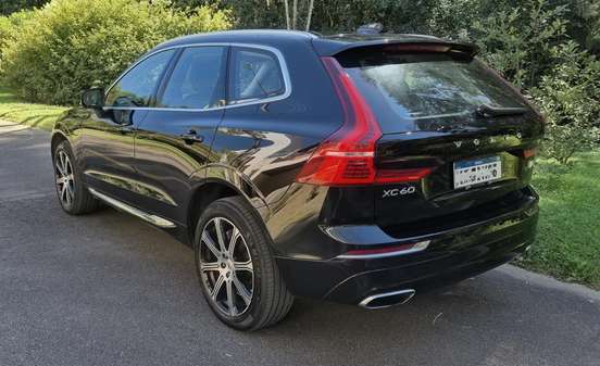 VOLVO-XC60-2021