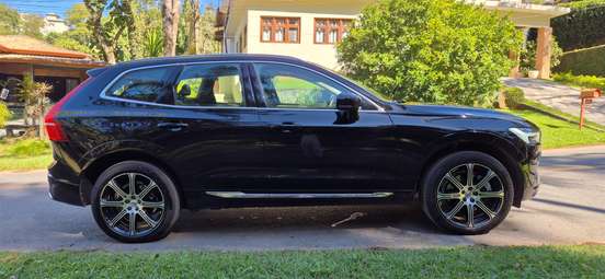 VOLVO-XC60-2021