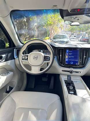 VOLVO-XC60-2020