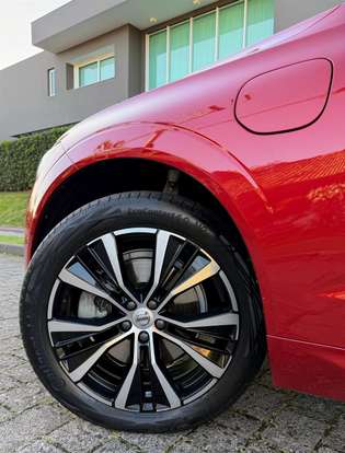 VOLVO-XC60-2023