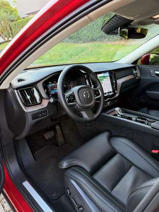 VOLVO-XC60-2023