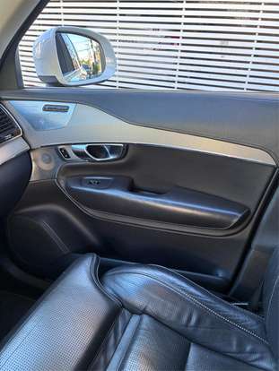 VOLVO-XC90-2017