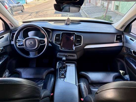 VOLVO-XC90-2017