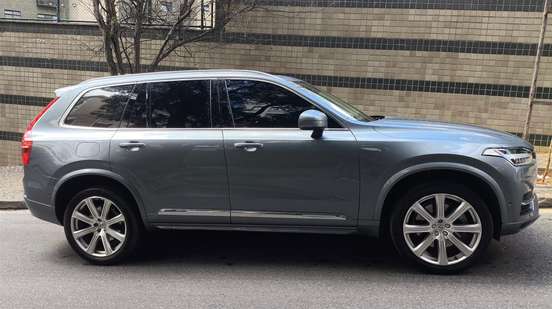 VOLVO-XC90-2017