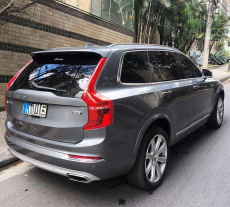 VOLVO-XC90-2017