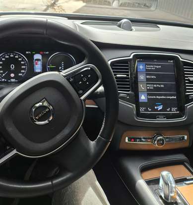 VOLVO-XC90-2017