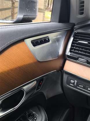 VOLVO-XC90-2017