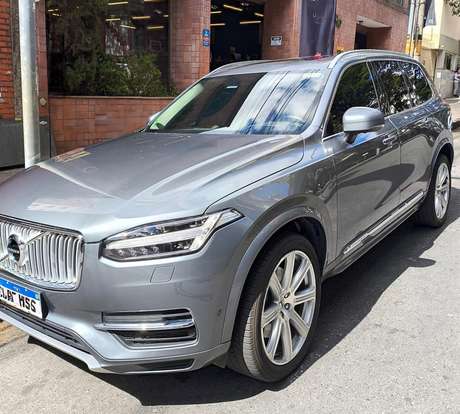 VOLVO-XC90-2017