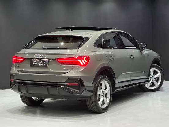 AUDI-Q3-2022