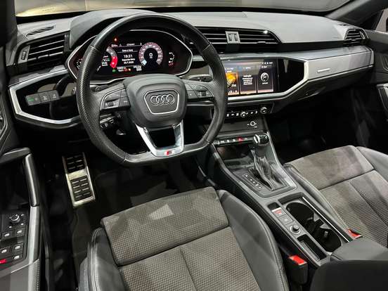 AUDI-Q3-2022