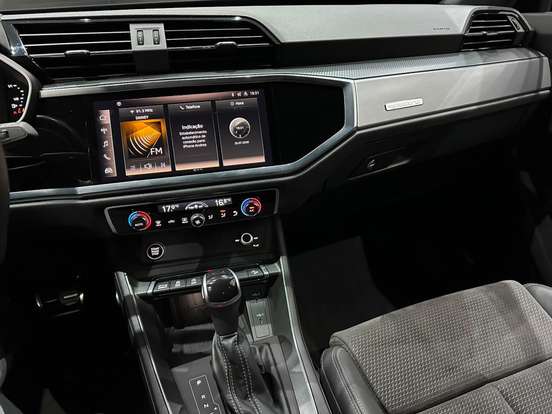 AUDI-Q3-2022