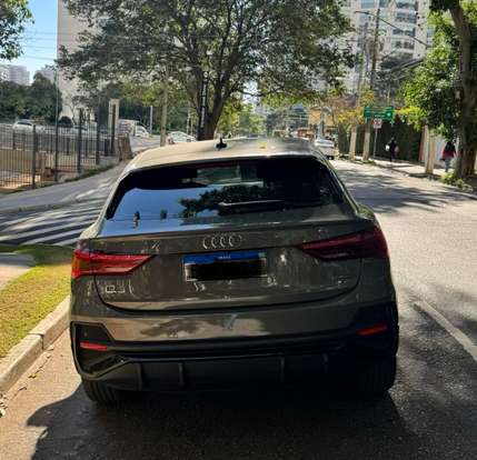 AUDI-Q3-2023