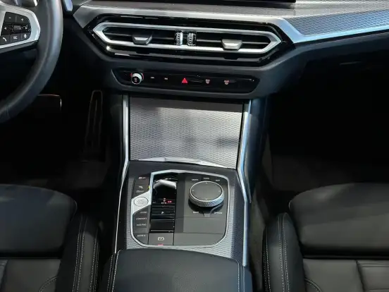 BMW-320i-2024