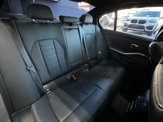 BMW-320i-2024