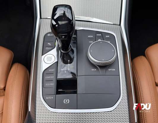 BMW-320i-2021